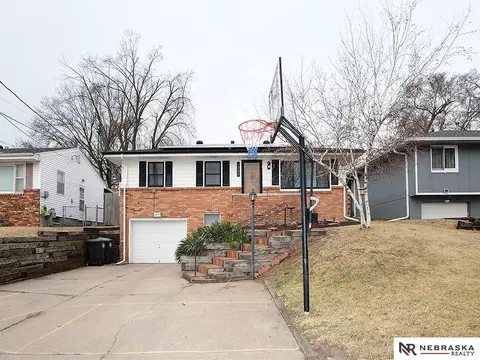 5320 S 52nd St, Omaha, NE 68117
