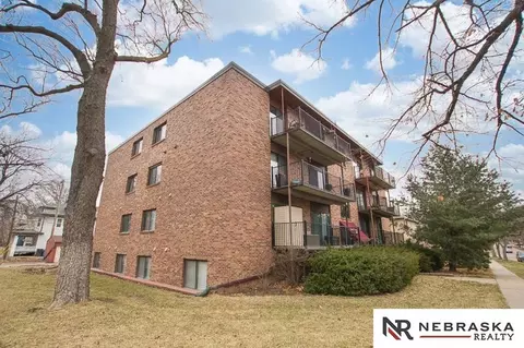 2400 A St #1, Lincoln, NE 68502