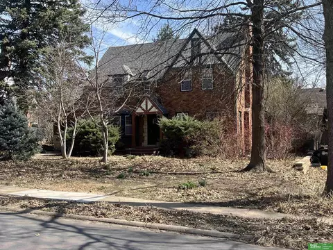 2011 N 55th St, Omaha, NE 68104