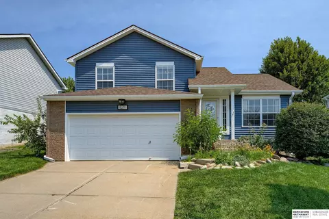 8211 N 153rd Ter, Bennington, NE 68007