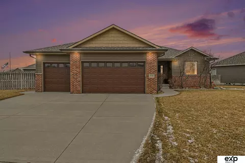 950 N Brooks Hollow Dr, Fremont, NE 68025
