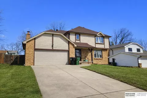 1512 Beechwood Ave, Papillion, NE 68133