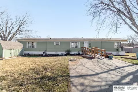3616 NW Magnolia Ct, Lincoln, NE 68521