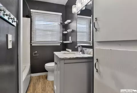 Bath - 1069 Clay St, Tecumseh, NE 68450 photo 1 of 1