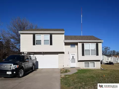 5818 N 61st Ave, Omaha, NE 68104