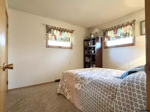 Bedroom - 1140 E St, Geneva, NE 68361 photo 3 of 6