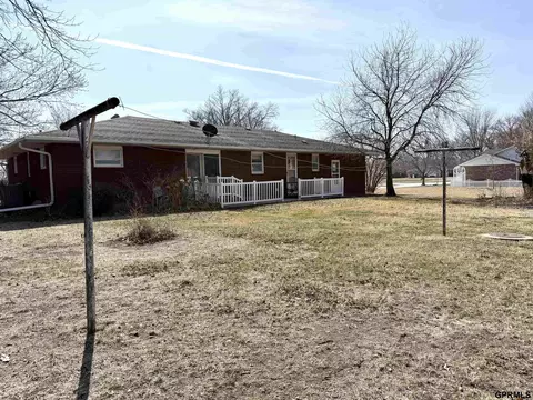 Exterior - 1140 E St, Geneva, NE 68361 photo 1 of 6