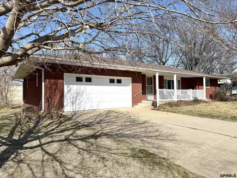 1140 E St, Geneva, NE 68361