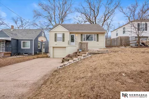 5823 Burdette St, Omaha, NE 68104