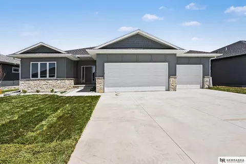 848 Dartford Ln, Lincoln, NE 68527