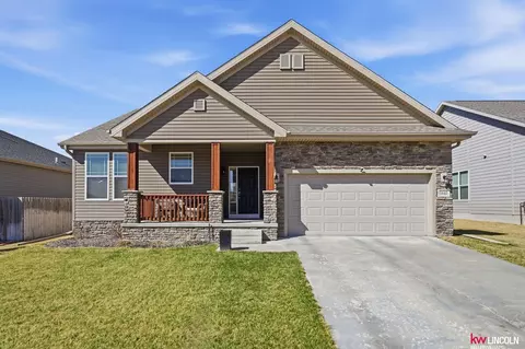 1642 W Big Sky Rd, Lincoln, NE 68521