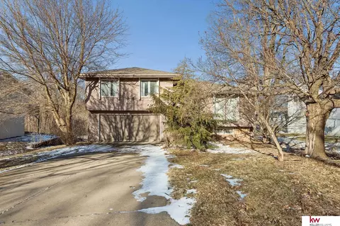 5622 N 82nd St, Omaha, NE 68134
