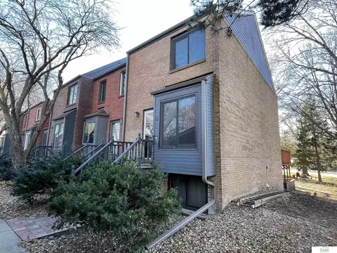 5809 Berkeley Dr #8, Lincoln, NE 68512
