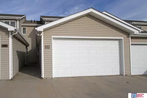 624 Lakeside Dr #55, Lincoln, NE 68528