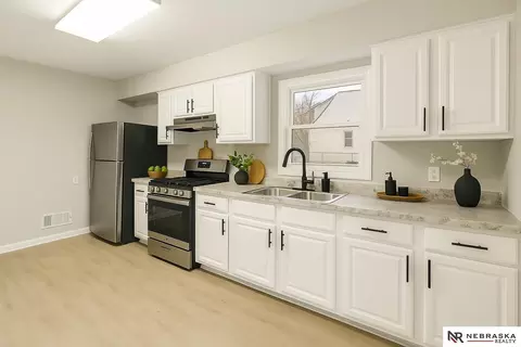 4051 Pratt St, Omaha, NE 68111