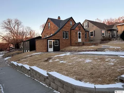 4848 Woolworth Ave, Omaha, NE 68106