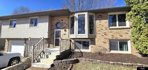 9802 23rd St, Bellevue, NE 68123