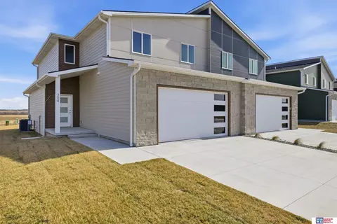 304 N 105th St, Lincoln, NE 68527
