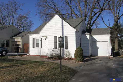 711 S 44th St, Lincoln, NE 68510