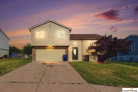 11003 S 17th St, Bellevue, NE 68123