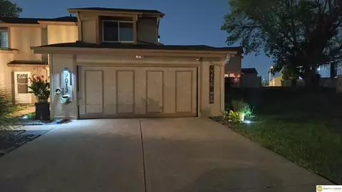 9012 David Cir, Omaha, NE 68138