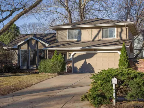 504 Kountze Memorial Dr, Bellevue, NE 68005