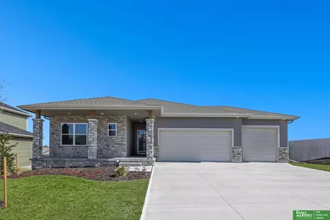 11105 N 161 St, Bennington, NE 68007
