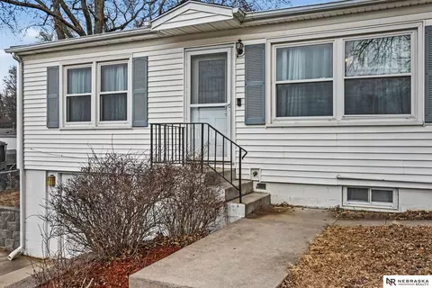 7330 Ira Ct, La Vista, NE 68128
