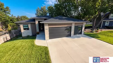 8110 Cooper Ct, Lincoln, NE 68506