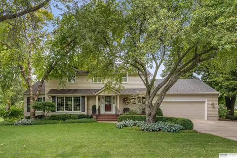 2256 Royal Wood Dr, Omaha, NE 68144