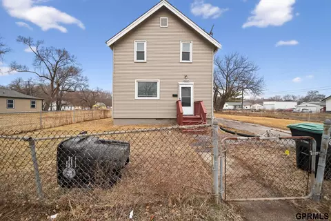 4554 N 16th St, Omaha, NE 68110