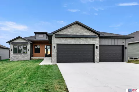 3639 Wilderness Hills Blvd, Lincoln, NE 68516