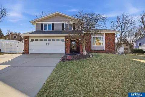 7325 Skyhawk Cir, Lincoln, NE 68506