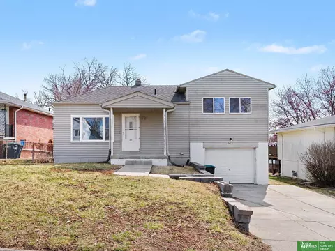 5215 P St, Omaha, NE 68117
