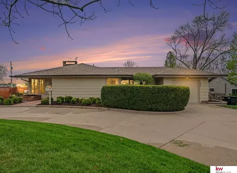 6802 Burt St, Omaha, NE 68132