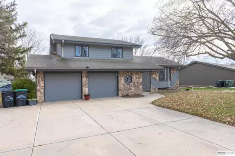 1009 Skyline Dr, Elkhorn, NE 68022