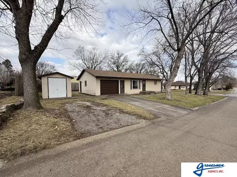 1075 Poplar St, Syracuse, NE 68446