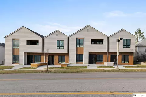 4620 Pioneers Blvd #11, Lincoln, NE 68506