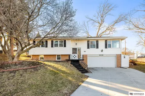 9116 S Cir, Omaha, NE 68127