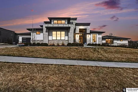 21810 Dorcas St, Elkhorn, NE 68022