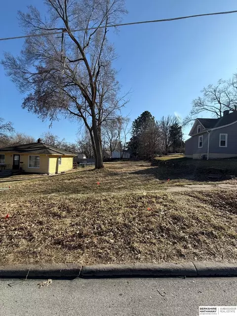 4719 Grant Street Cir, Omaha, NE 68104