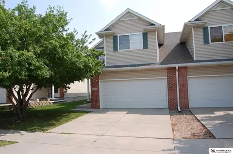 8815 Venice Ln, Lincoln, NE 68526