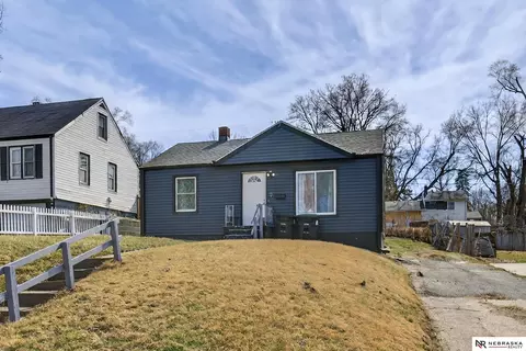 4313 Pratt St, Omaha, NE 68111