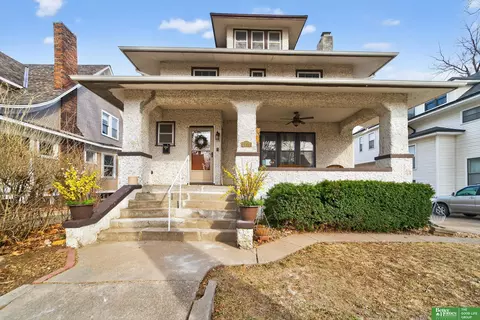 2327 Hanscom Blvd, Omaha, NE 68105