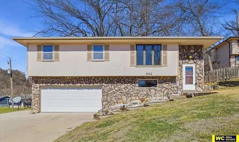 502 Timber Cir, Crescent, IA 51526