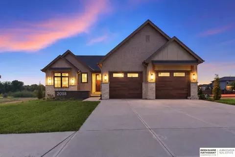 2098 N 182nd Avenue Cir, Elkhorn, NE 68022