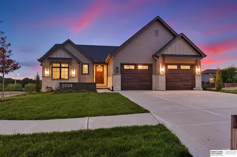 2098 N 182nd Avenue Cir, Elkhorn, NE 68022