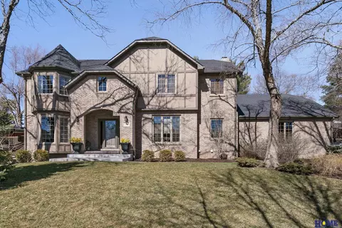 721 Cambrian Ct, Lincoln, NE 68510