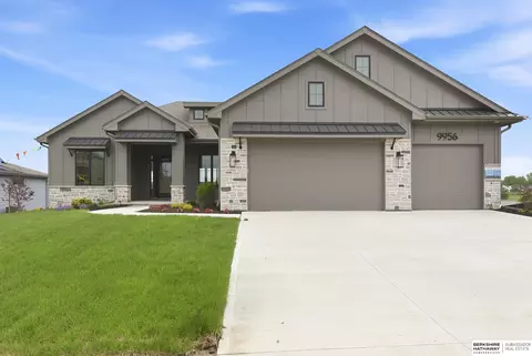 9956 S 118th St, Papillion, NE 68046