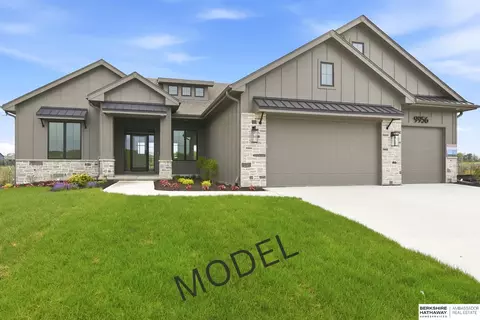9956 S 118th St, Papillion, NE 68046
